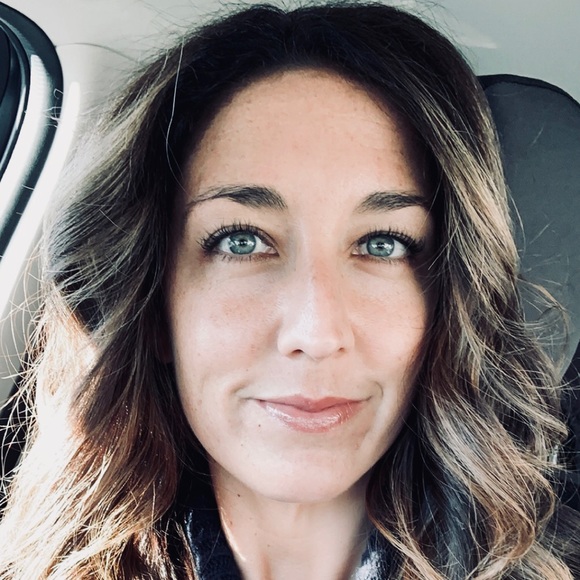 Meet your Posher, Kayla - Picture 2 of 3